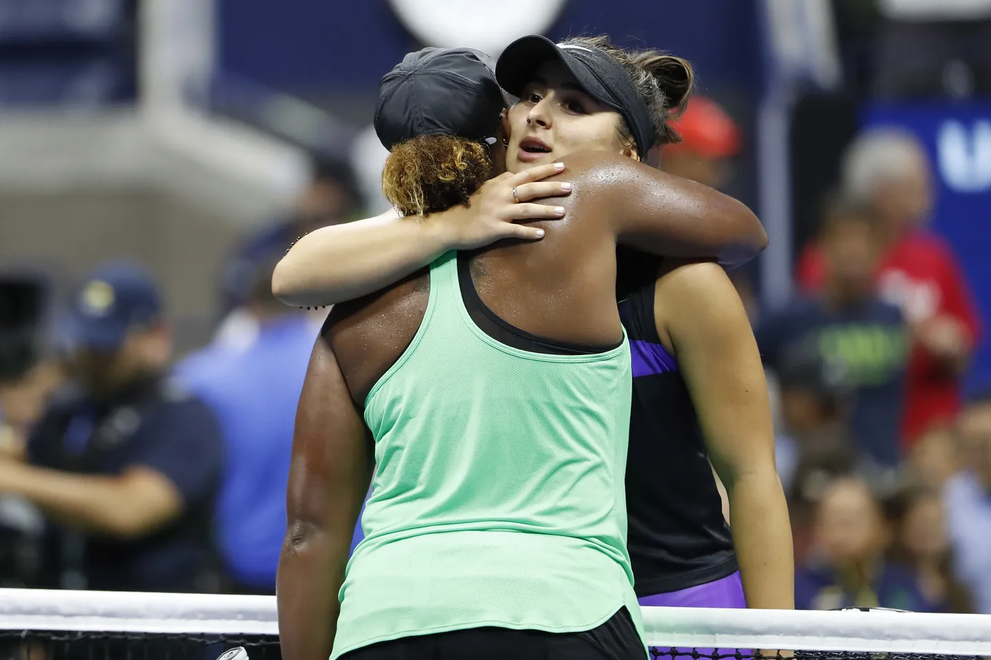 Taylor Townsend õnnitleb võitjat Bianca Andreescut.