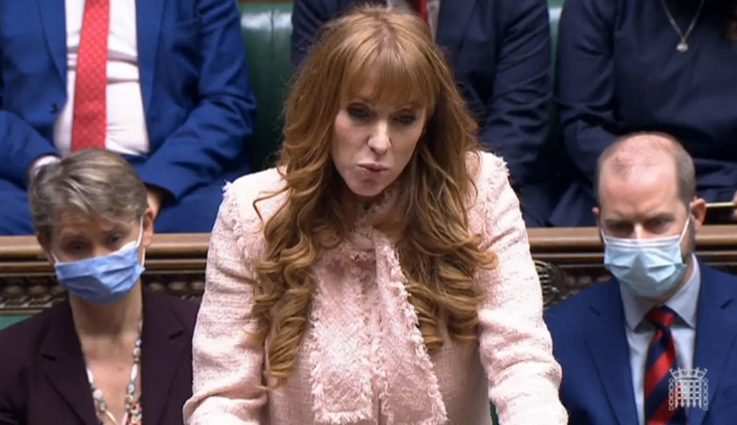 Briti leiboristliku partei asejuht Angela Rayner pidamas 11. jaanuaril 2022 kõnet Briti parlamendi alamkojas