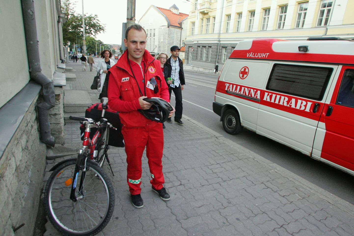 Kiirabiõde Aleksei Štšegolihhin teeb ka tänavu suvel tööd rattaga.