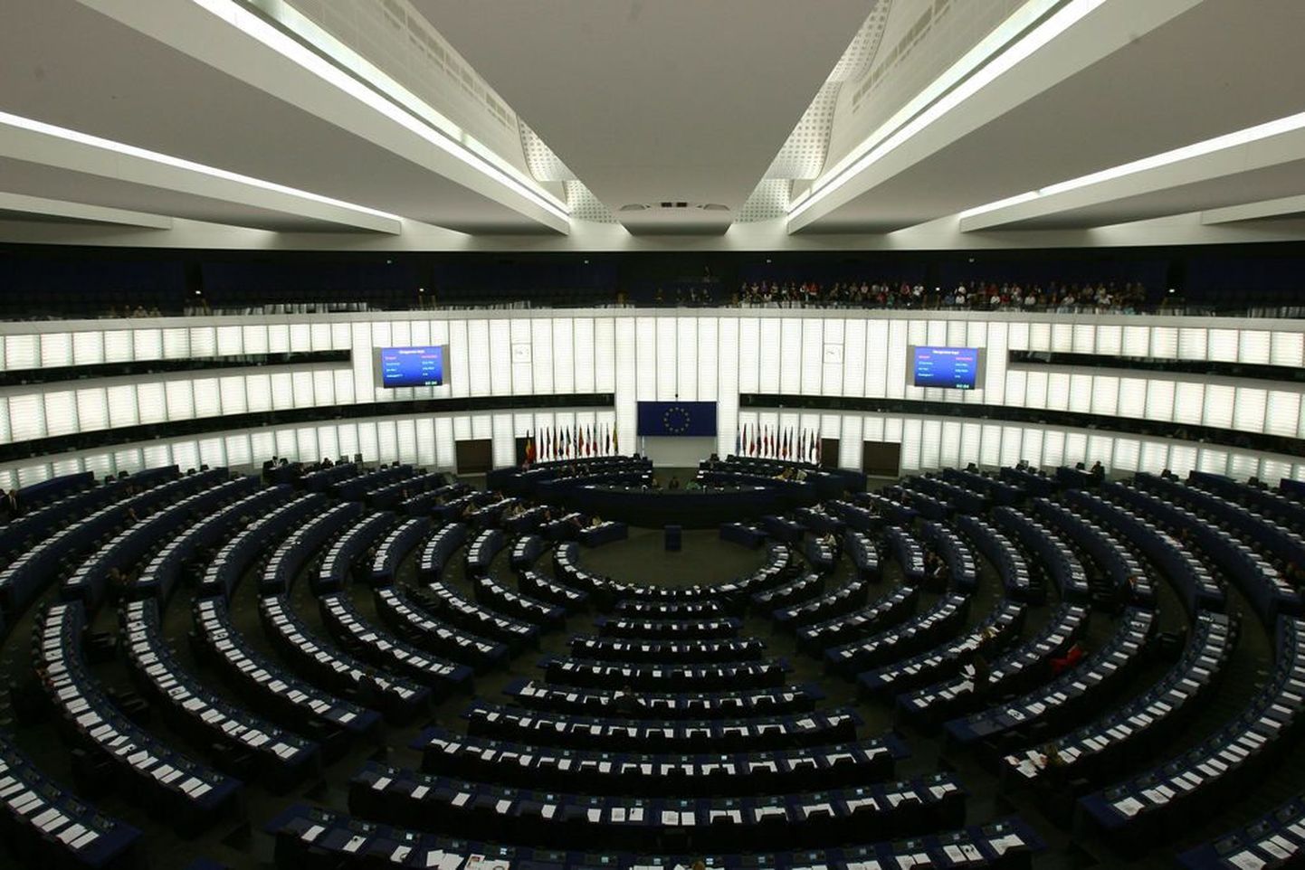 Зал заседаний Европарламента. Настоящего