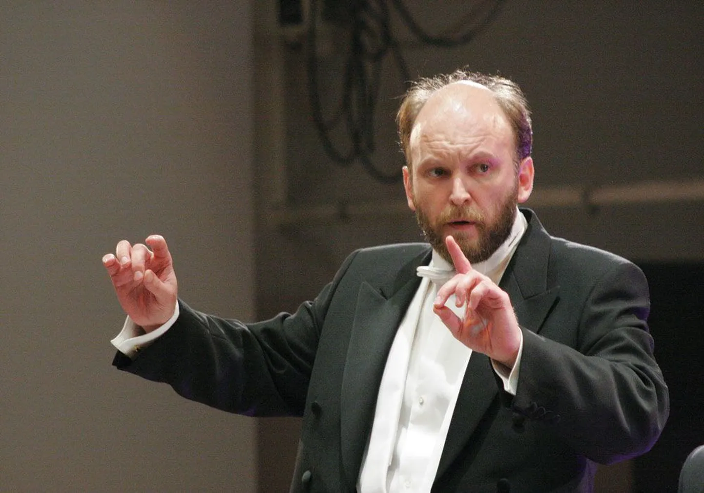 Нарвскому симфоническому оркестру исполнилось двадцать лет. И все эти годы бессменным руководителем и дирижером творческого коллектива остается его основатель Анатолий Щура.