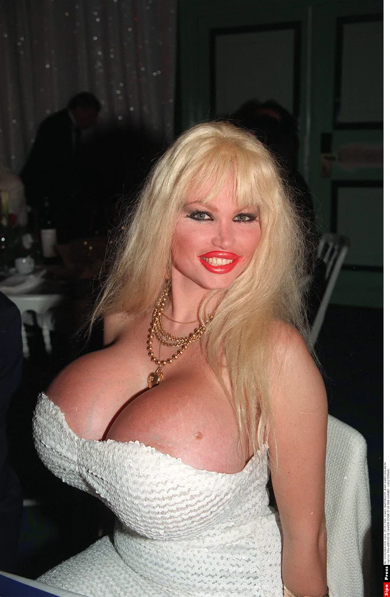Lolo Ferrarist sai 90ndatel Euroopa üks tuntumaid pornostaare. Naise hiiglaslik rinnapartii pälvis aga koha Guinnessi rekordite raamatus.