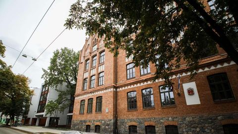 Rīgas pašvaldība vērsīsies, lai ātrāk norisinātos Rīgas Natālijas Draudziņas vidusskolas direktora novērtēšana
