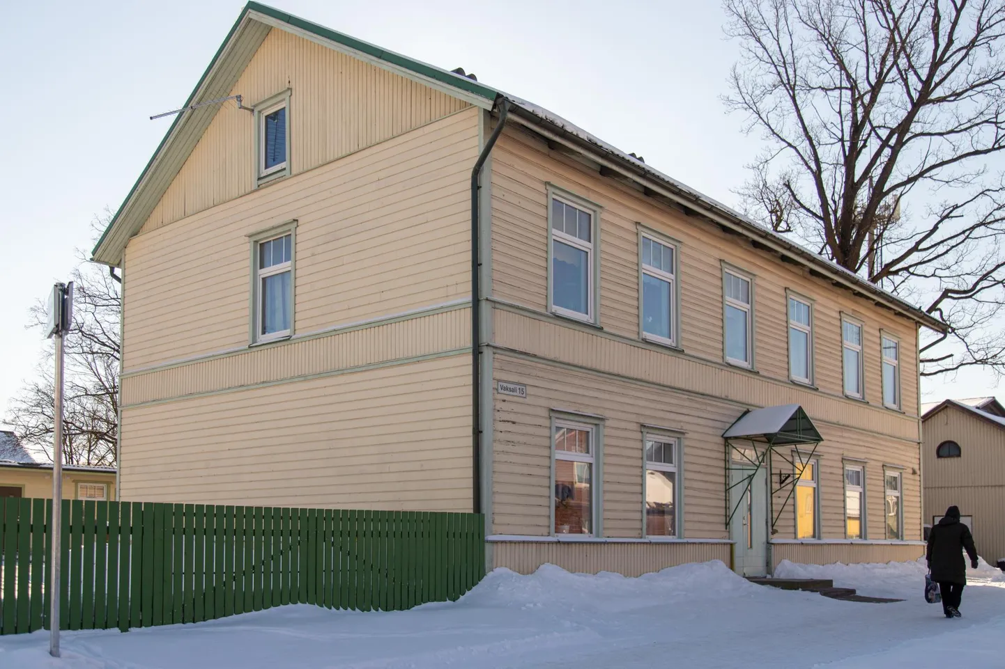 Sellest Vaksali tänaval asuvast majast leiti 26-aastane naine surnuna.