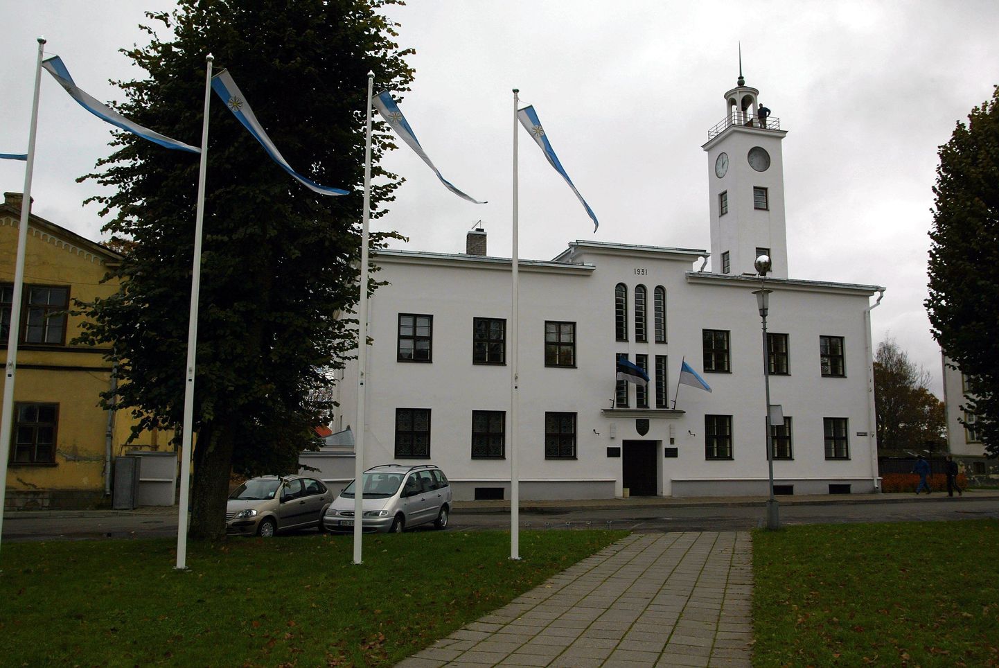 Viljandi linnavalitususe linnamajandusamet asub nüüd raekojas.