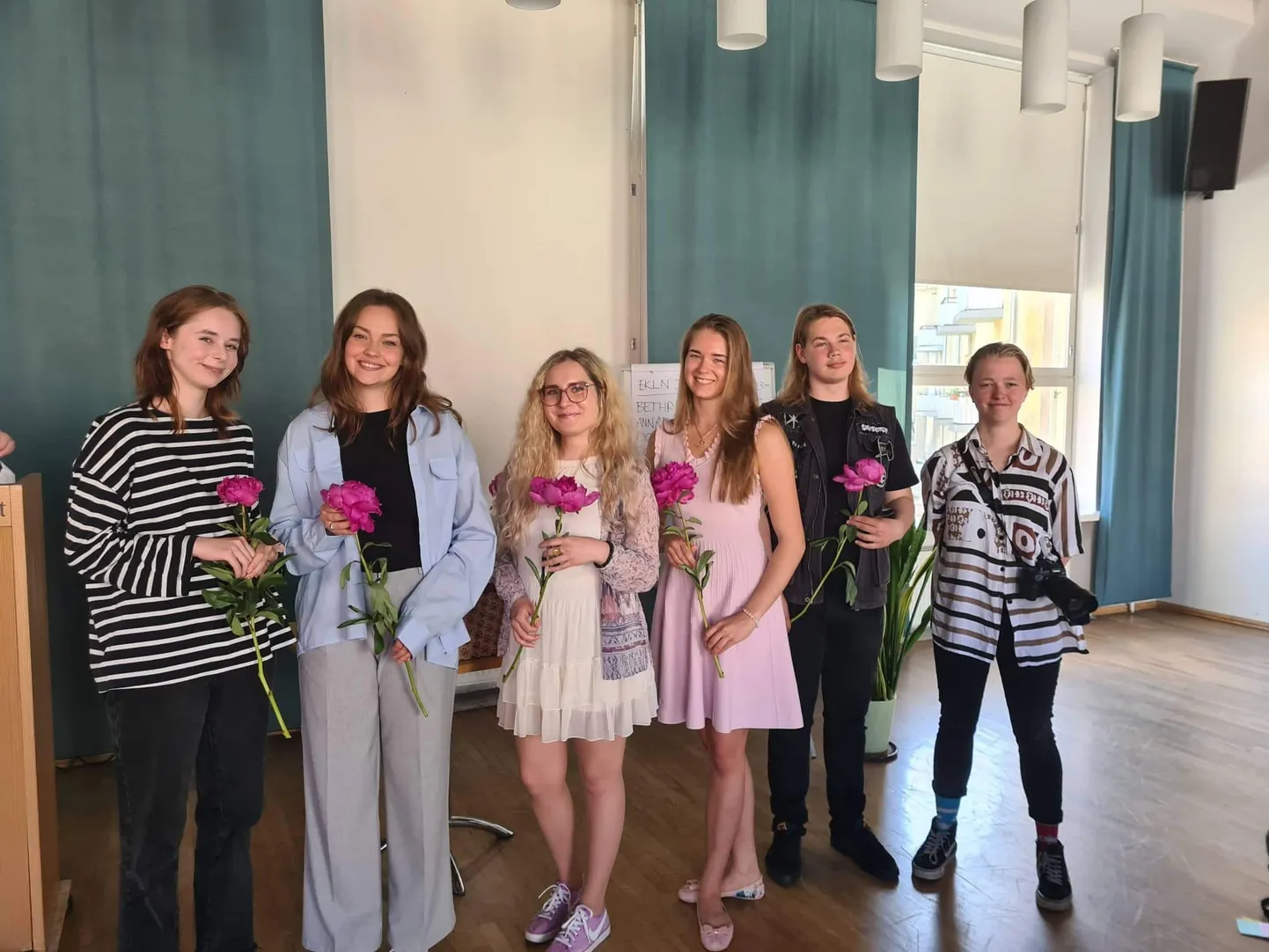 Vasakult: Liisa Raun, Annabel Agasild, esimees Maiken Tiits, Romiina Kalle, Richard Jerbach ja Bethriin Pilv.
