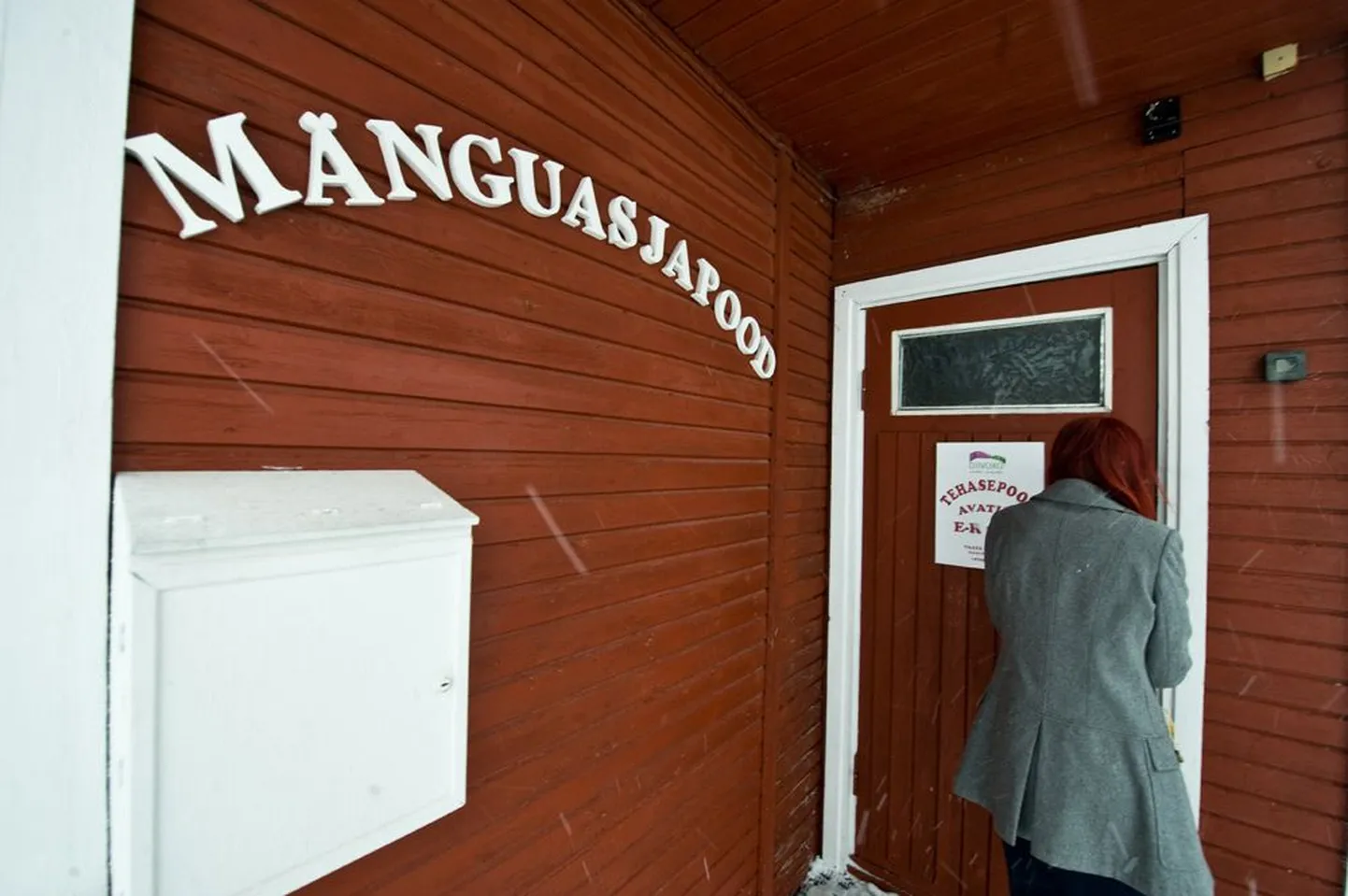 OÜ Dinoxo Läänemaal Paliveres asuva vabrikupoe uksed olid kolmapäeval suletud.