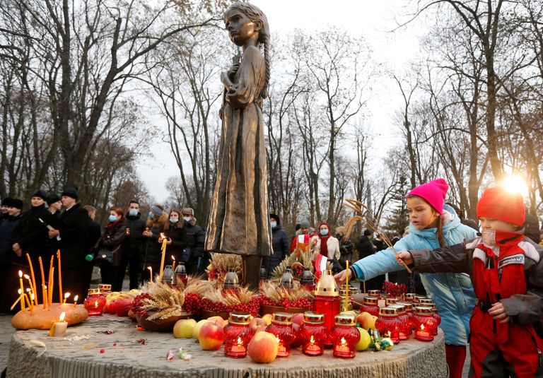 Мемориал памяти жертв Голодомора в Киеве.