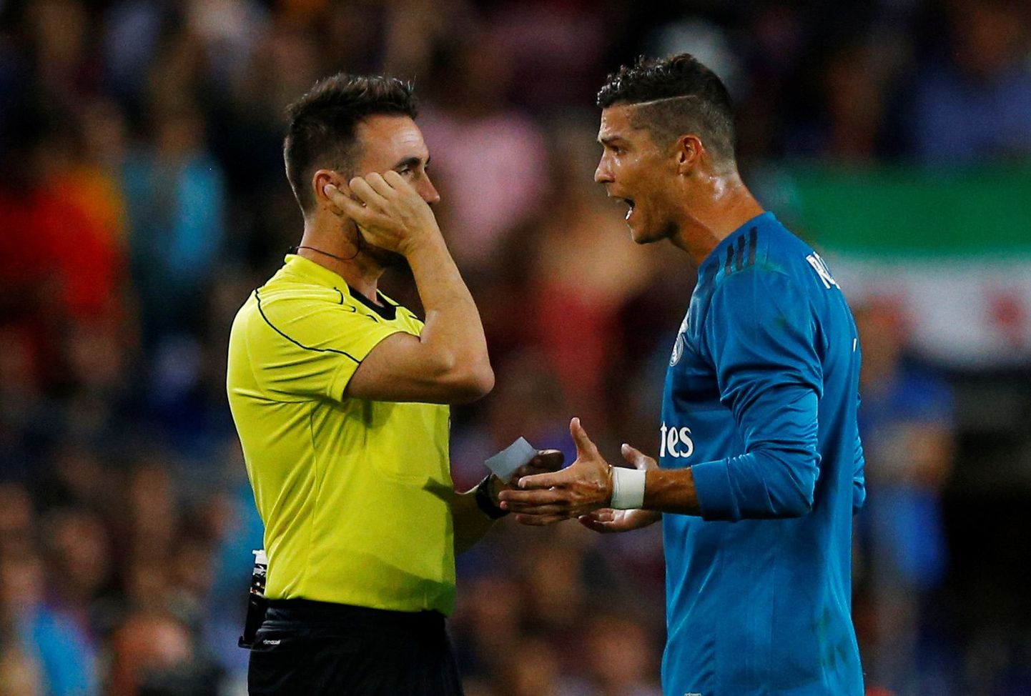 Cristiano Ronaldo (paremal) pole Ricardo de Burgos Bengoetxea otsusega rahul.