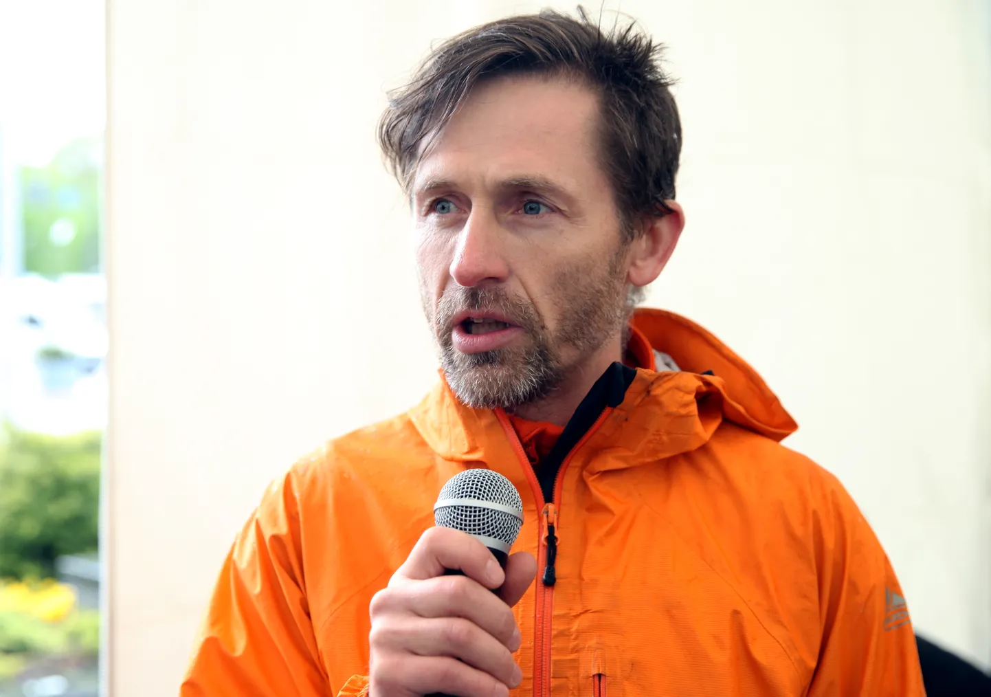 Alpīnists Kristaps Liepiņš piedalās Pasaules pulmonālās hipertensijas dienas pasākumā "Dalies savā elpā!" pie tirdzniecības centra "Origo".