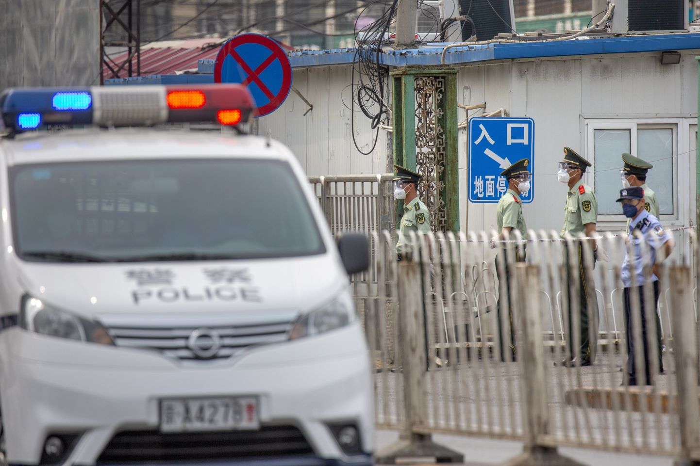 В одном из районов Пекина ввели «режим военного времени» из-за COVID-19
