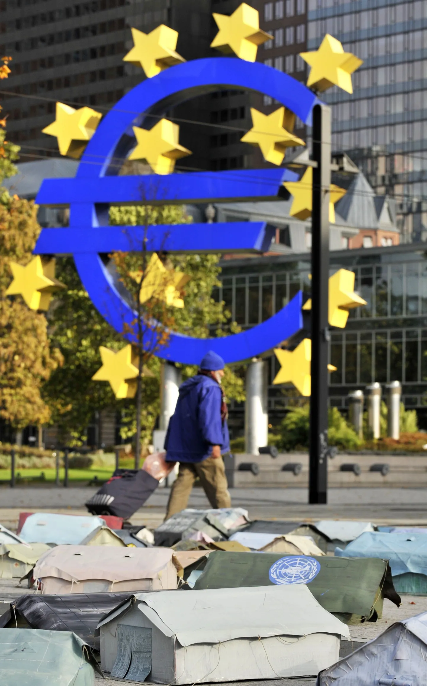 Euro tähis Euroopa Keskpanga peahoone juures Frankfurdis