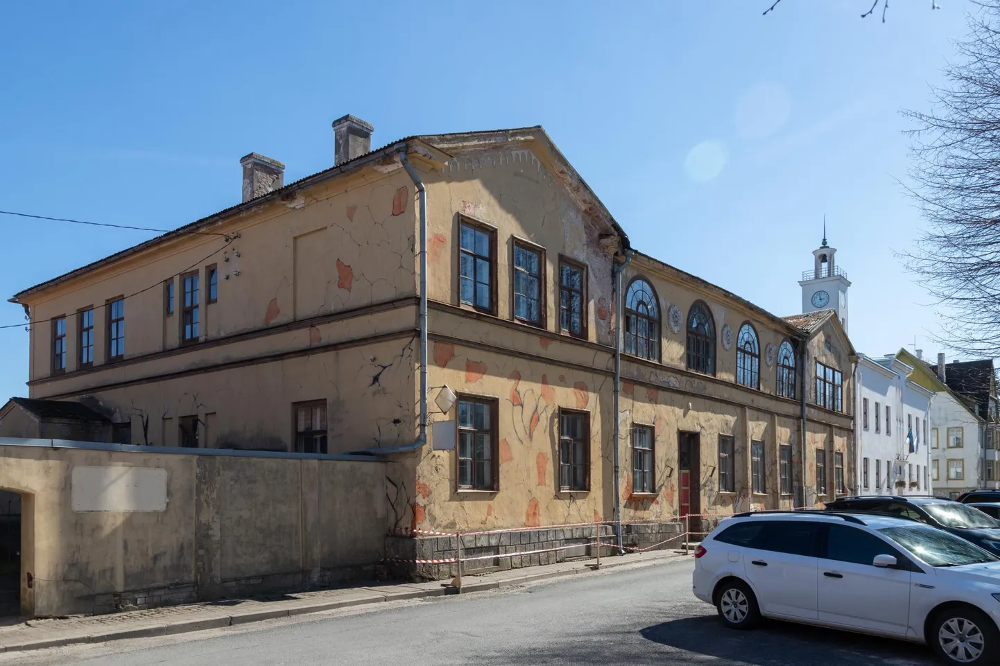 Linnu tänav 4/4a hoonestusõiguse omandav ettevõte kavatseb maja konserveerimisega kiiresti pihta hakata, sest selle seisukord ei anna armuaega. Mis sinna tuleb, ta praegu veel ei ütle.