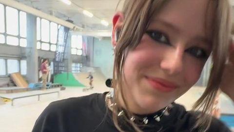 В последний раз видели в торговом центре. Полиция ищет 13-летнюю девочку