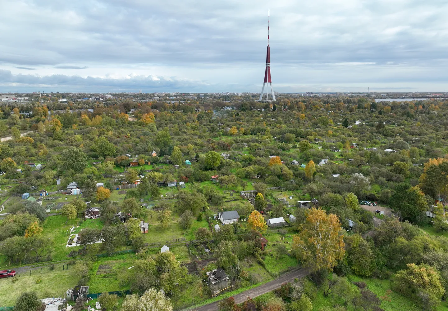 Lucavsala un televīzijas tornis.