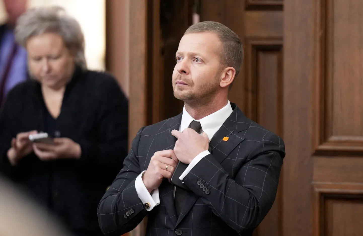 Saeimas deputāts Aleksejs Rosļikovs piedalās Saeimas sēdē, kurā lemj par izglītības un zinātnes, satiksmes un labklājības ministru apstiprināšanu amatā.