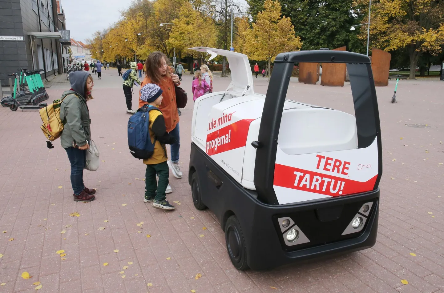 Cleveroni autonoomne robotkuller Cleveron 701.