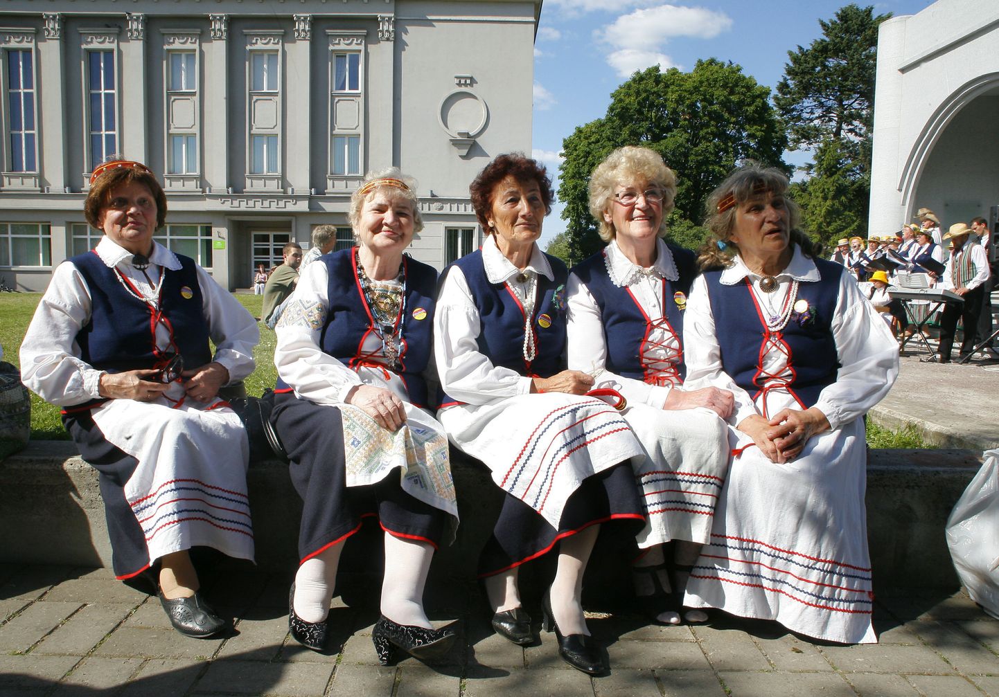 Ingerisoomlased peavad Pärnus laulu- ja tantsupidu.