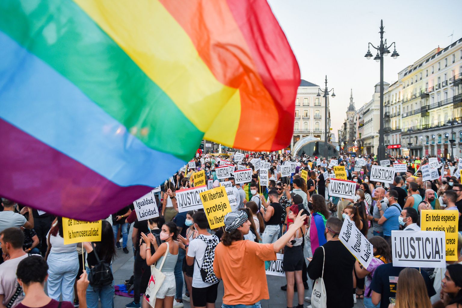 Meeleavaldajad septembris Madridis protestimas homofoobsete rünnakute vastu Hispaanias.