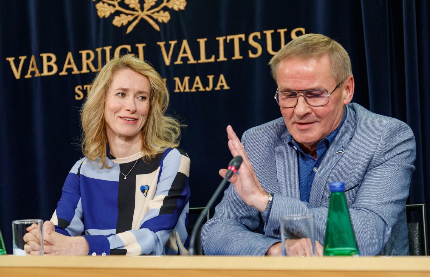Valitsuse pressikonverents. Pildil peaminister Kaja Kallas (RE) ja riigihalduse minister Jaak Aab (KE).