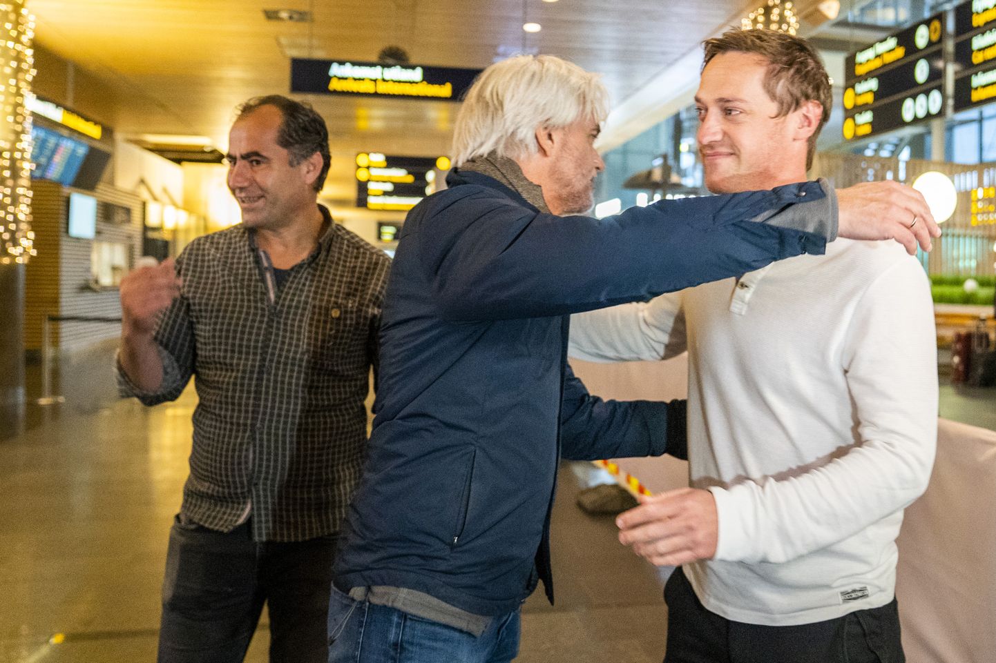 Norvēģu žurnālisti Halvors Ekelanns un Lokmans Ghorbani pēc 30 stundu aizturēšanas Katarā atgriežas Norvēģijā.