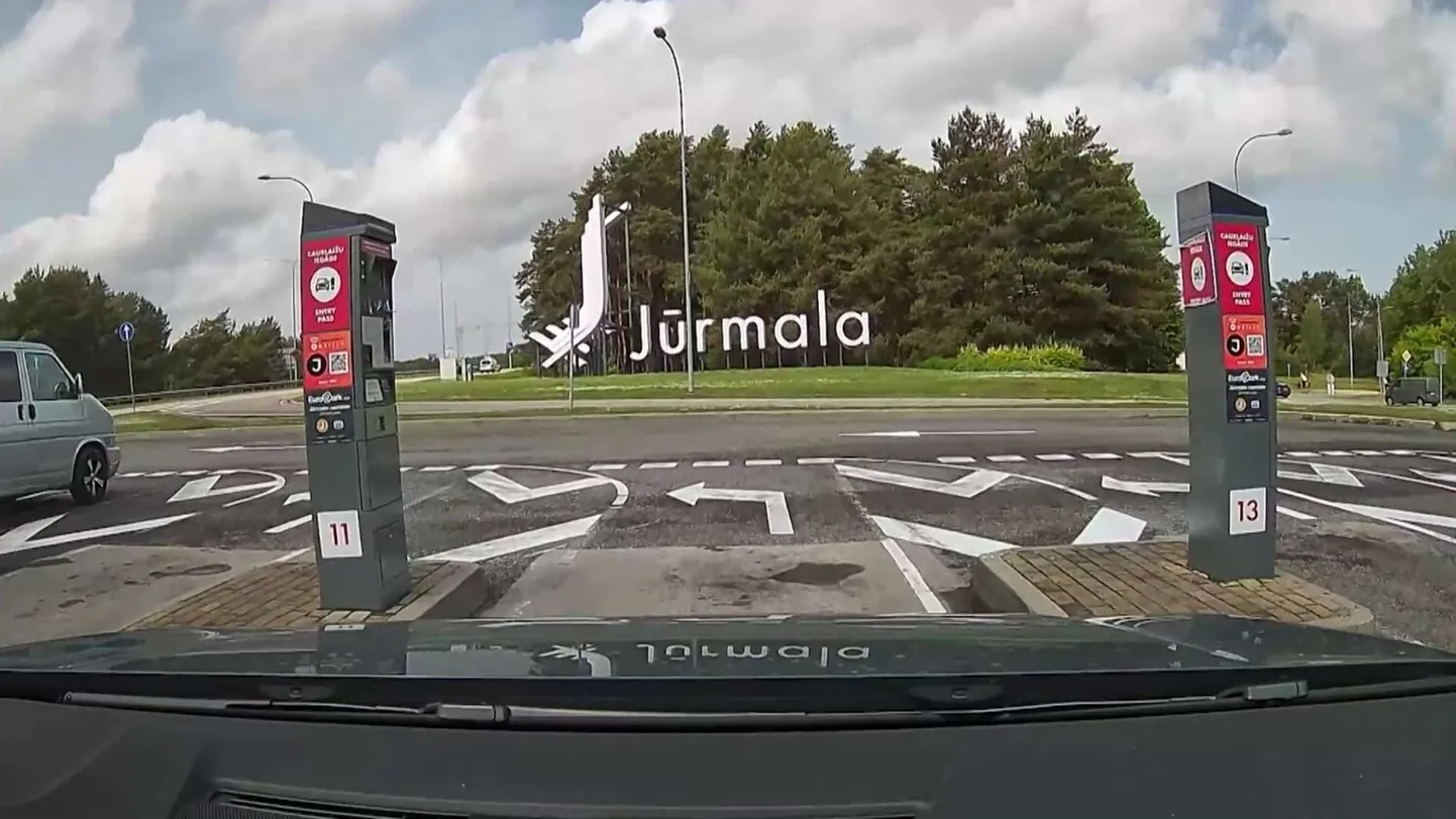 Автоматы по продаже пропусков на въезд в Юрмалу.