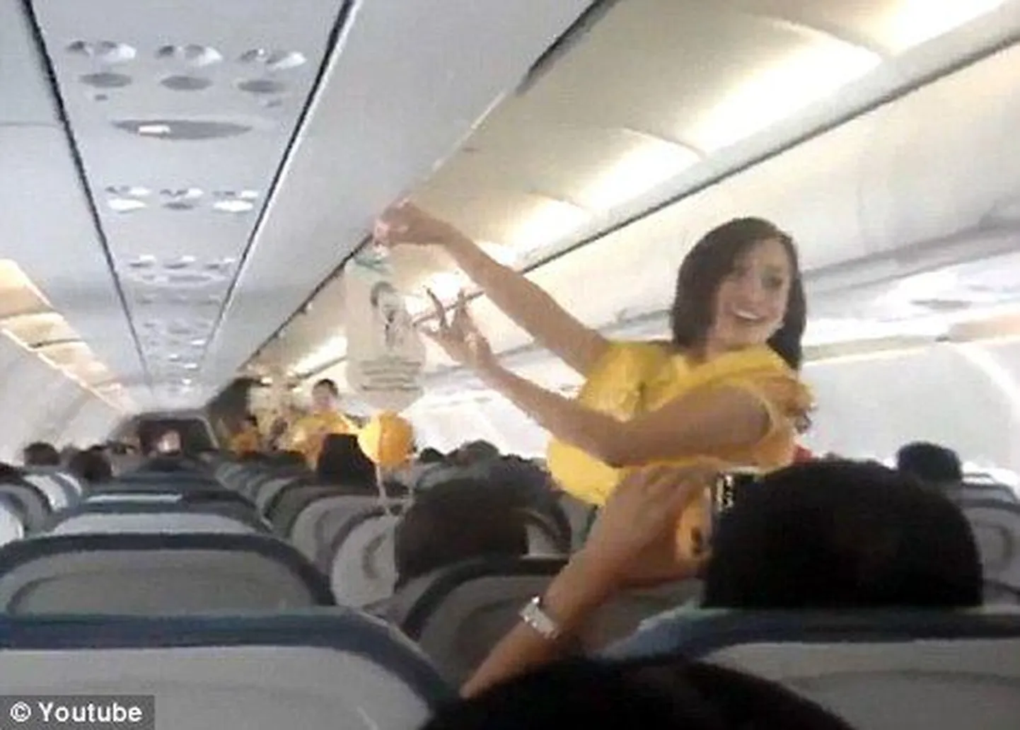 Стюардессы Cebu Pacific.
