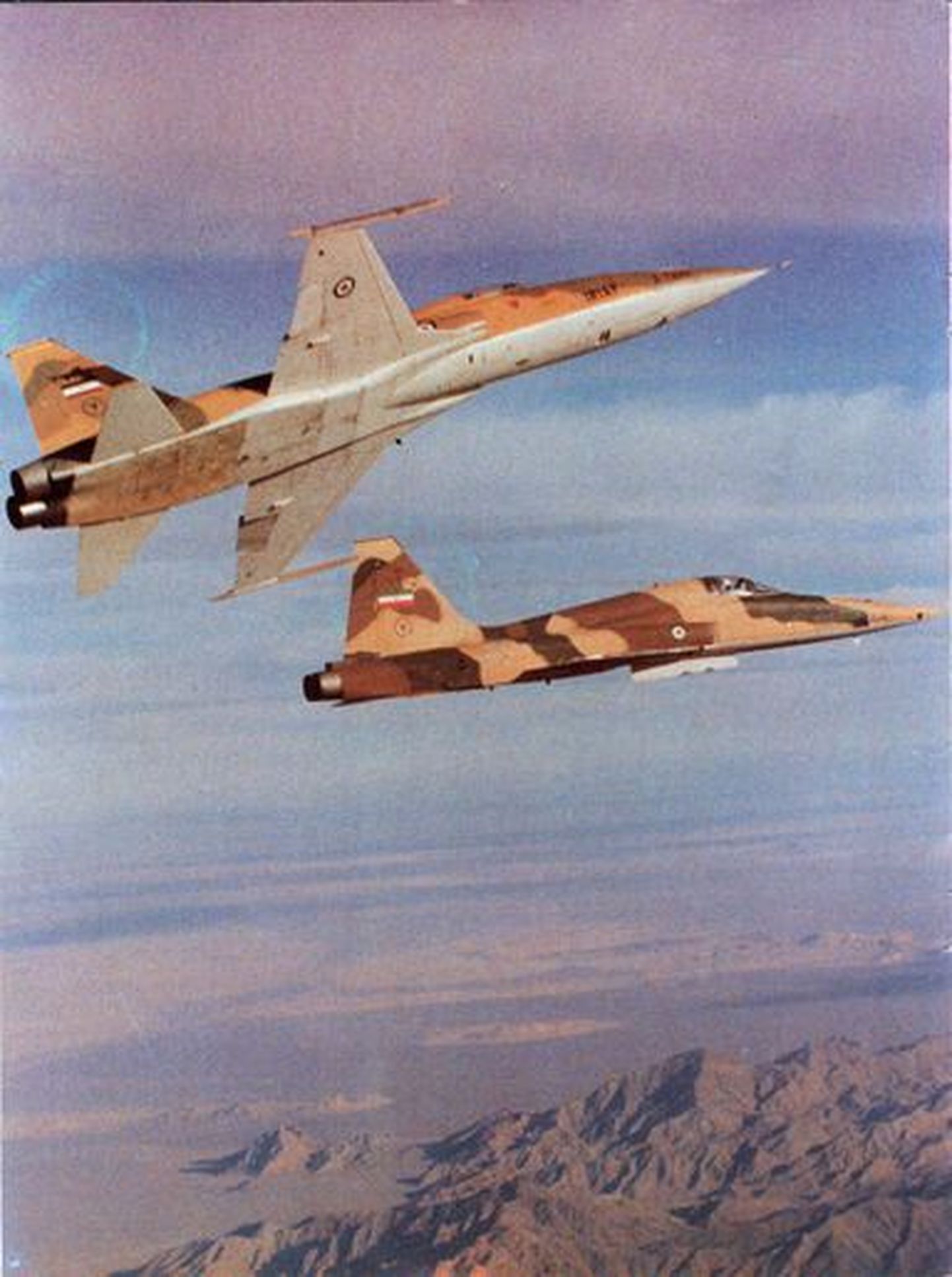 Iraani relvajõudude hävituslennukid F-5E.