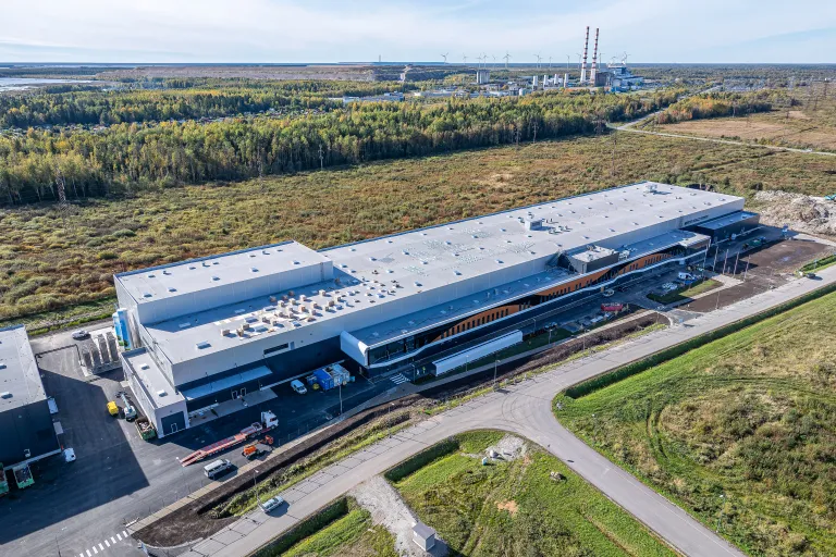 Drroonipilt valmivast NPM Narva magnetitehasest. Esimese tootmishoone ehitus lõppes suuremalt jaolt septembris.
