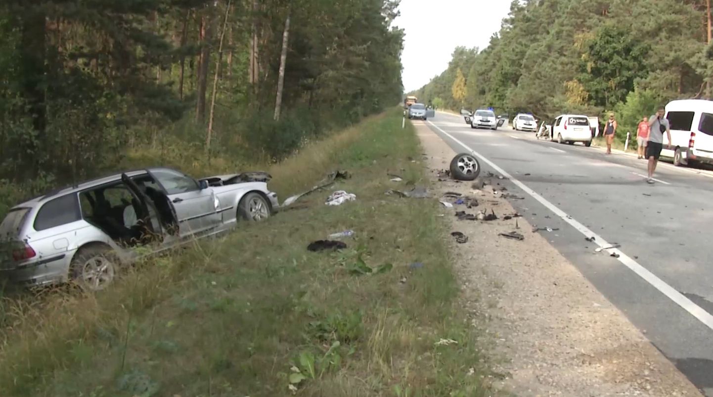 Smaga autoavārija uz Ventspils šosejas