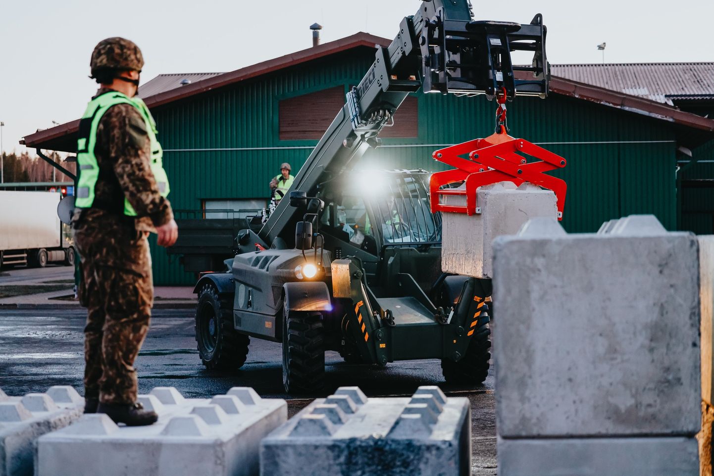 Завершена установка защитных сооружений на четырех пограничных пунктах Латвии