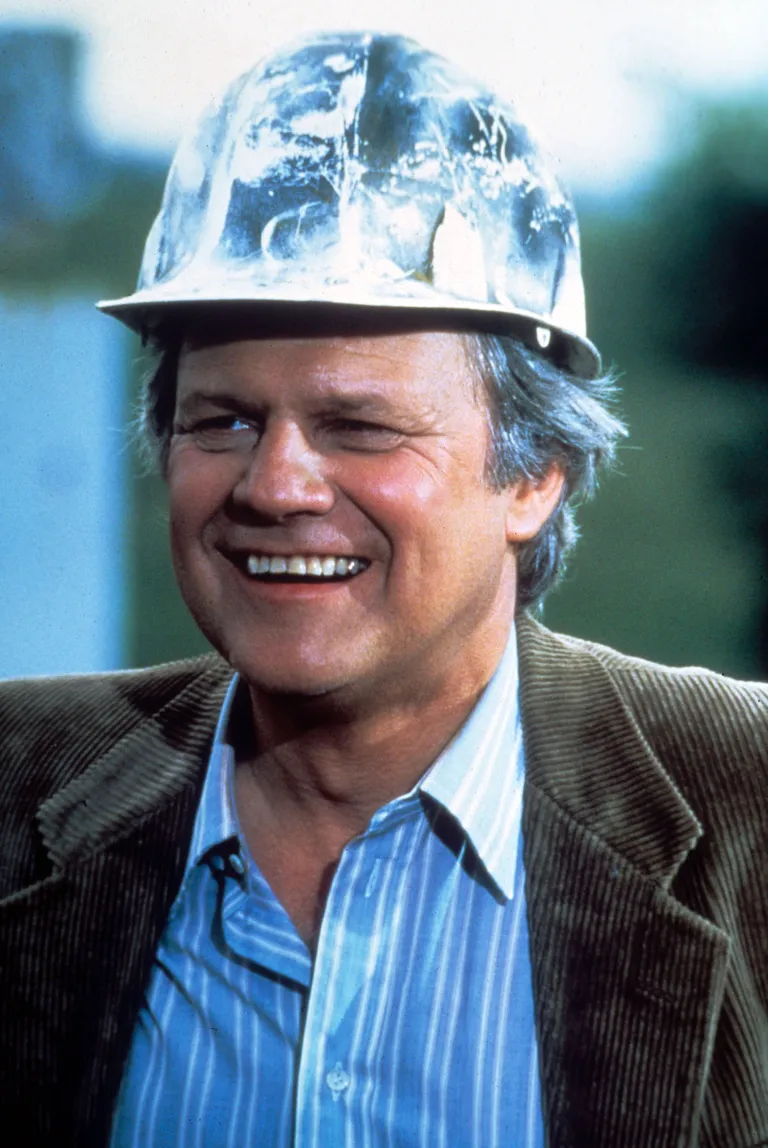 Ken Kercheval Cliff Barnesina seriaalis «Dallas»