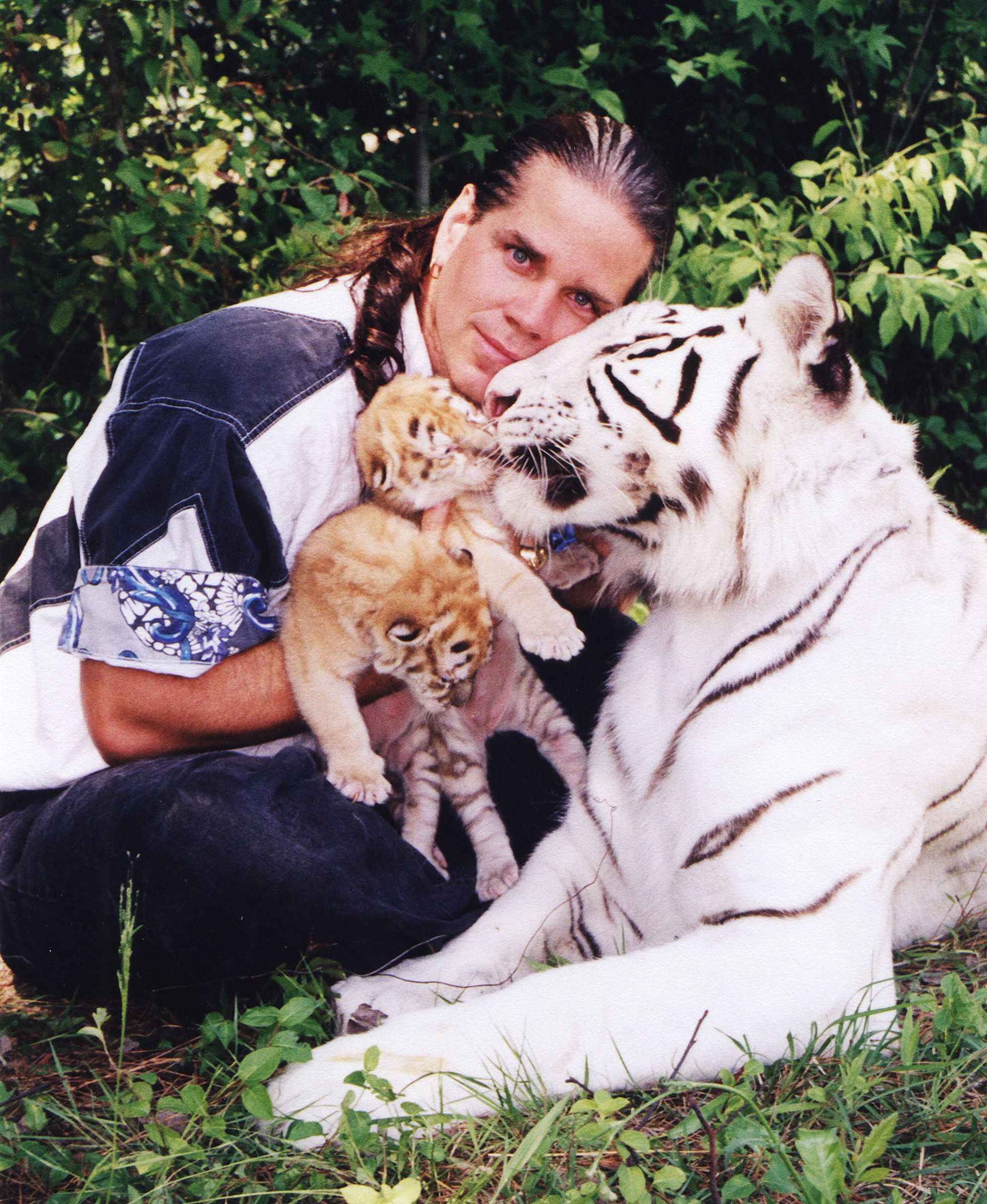Bhagavan Antle ehk Doc oma tiigri ja tiigrikutsikaga 1999. aastal.