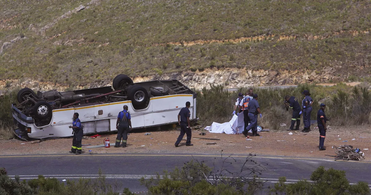 LAVis hukkus bussiõnnetuses vähemalt 40 inimest
