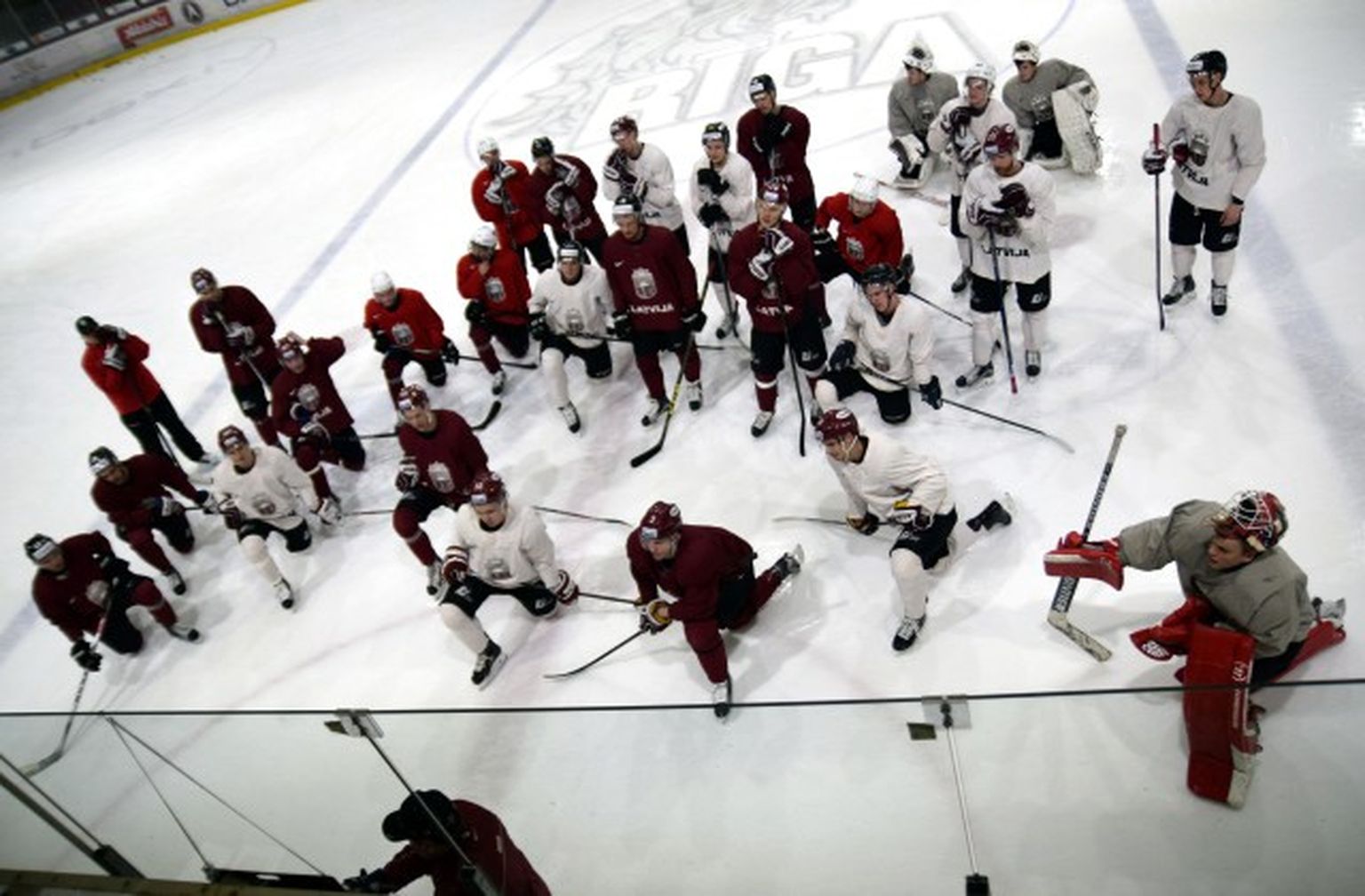 Latvijas hokeja valstsvienības pirmais treniņš "Inbox.lv" ledus hallē, gatavojoties pasaules čempionātam