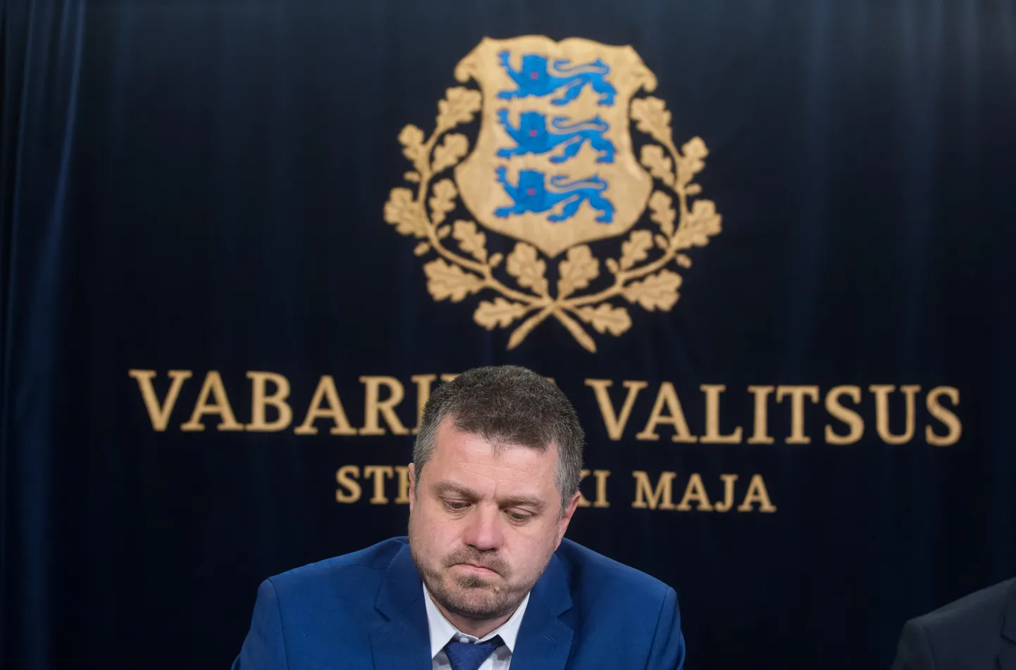 Kuigi valitsuskriisi ei taha enne riigi suurjuubelit keegi, ähvardatakse justiitminister Urmas Reinsalu umbusaldusega.