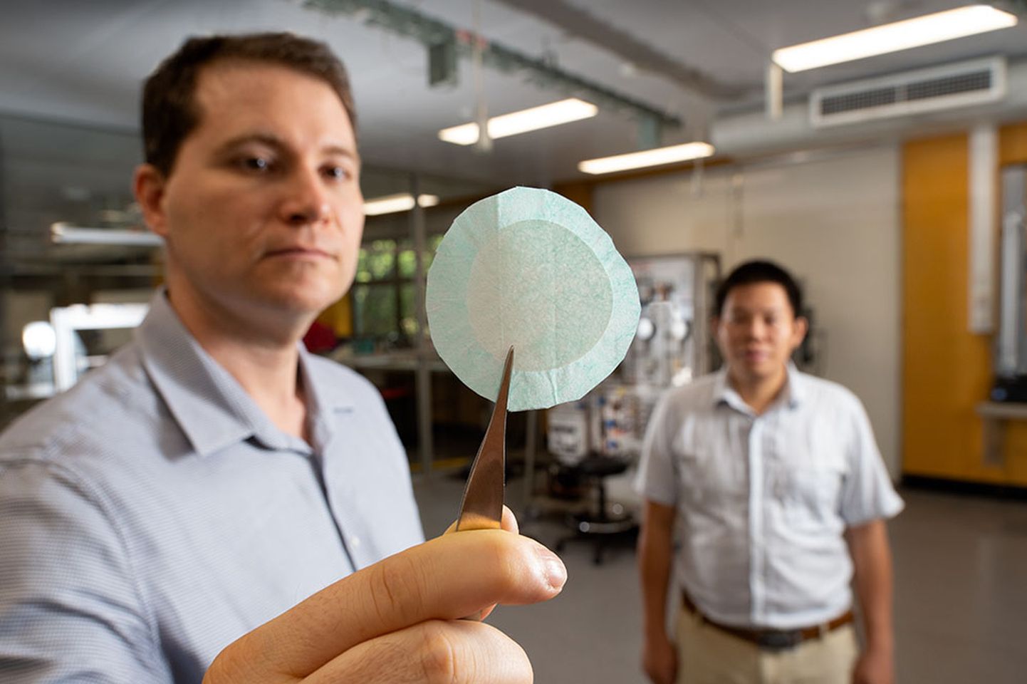 Austraalia teadlased arendasid tselluloosist nanofiibri, mida saab kasutada kaitsemaskides filterosana.