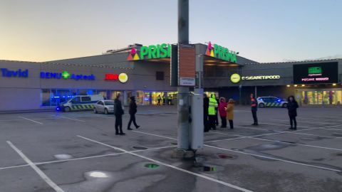 Полиция эвакуировала людей из пяти торговых центров Таллинна