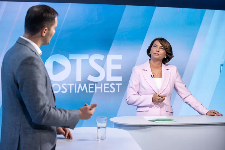 Студия Postimees: как изменятся размеры пособий в 2025 году? / Одежда ведущей: Tallinna Kaubamaja / MarcCain