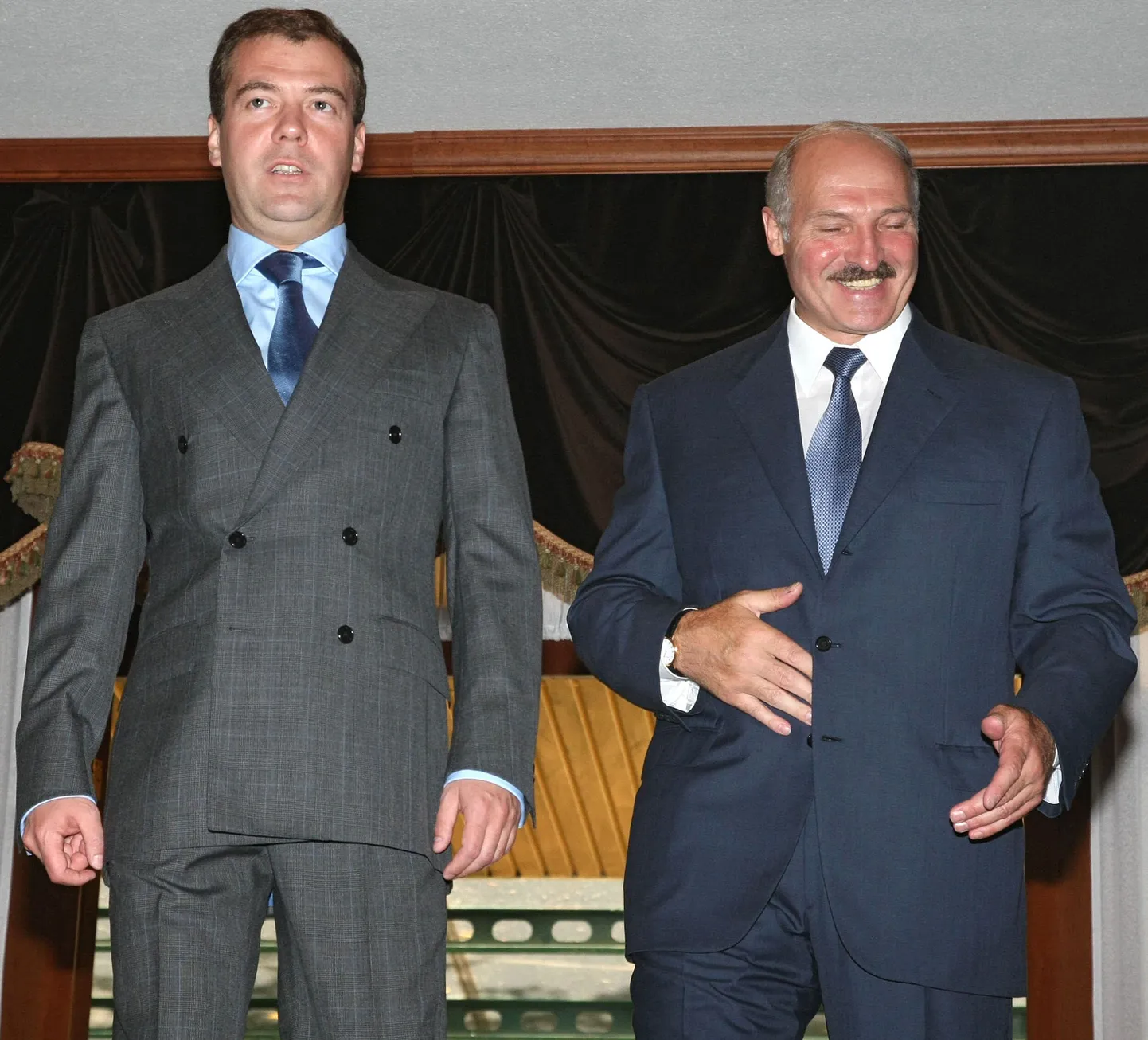 Dmitri Medvedev ja Aleksandr Lukašenka (paremal) Sotšis 19. augustil.