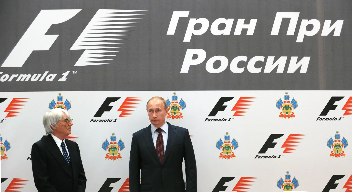 Bernie Ecclestone (vasakul) ja Vladimir Putin allkirjastasid eelmisel aastal lepingu, mis tõi Venemaale vormel-1 etapi.