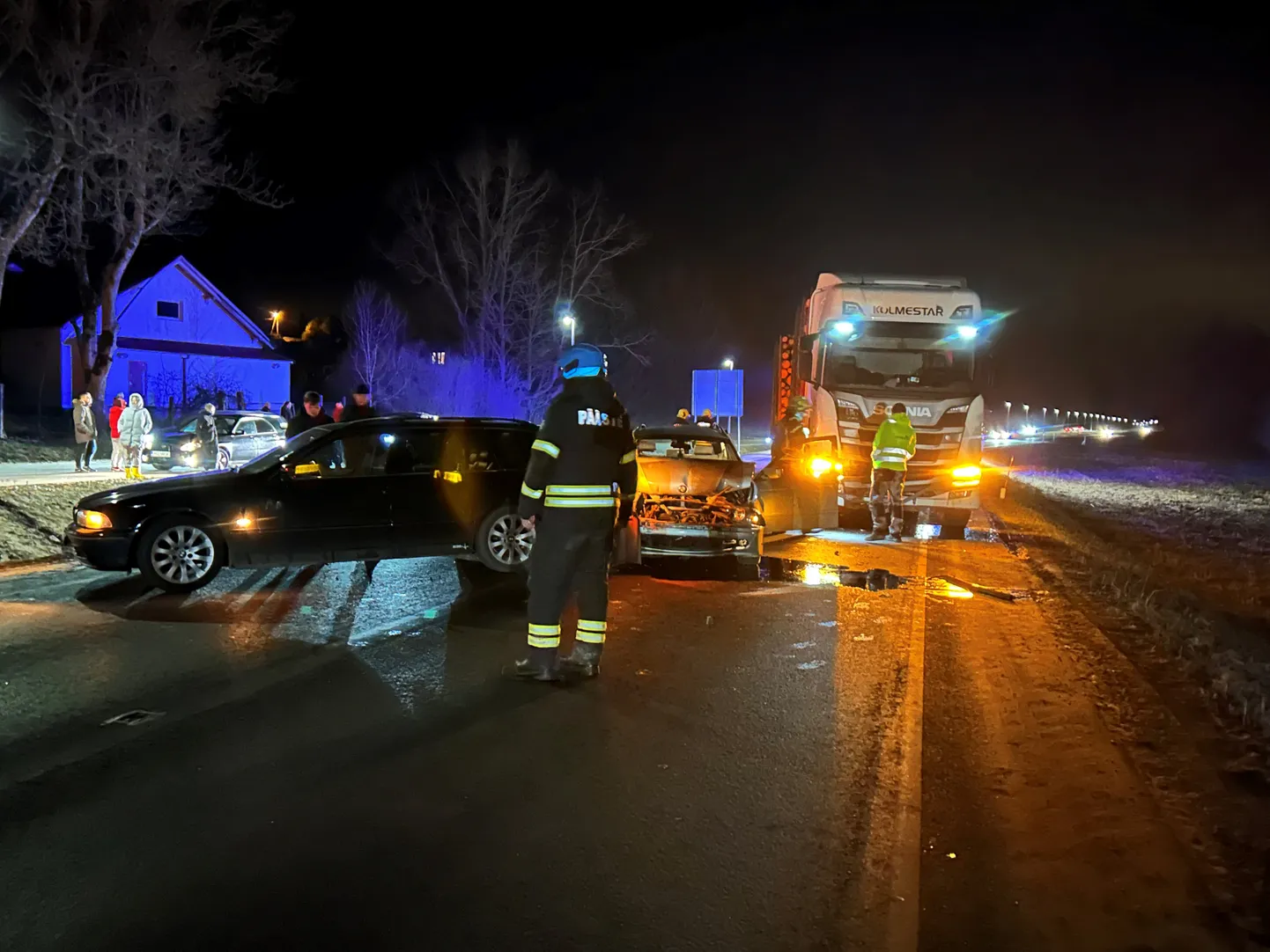 KIrnas toimunud avariis osales kolm autot.