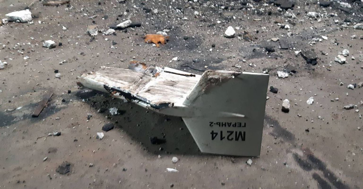 Обломки предполагаемого иранского беспилотника Shahed-136, сбитого ВСУ