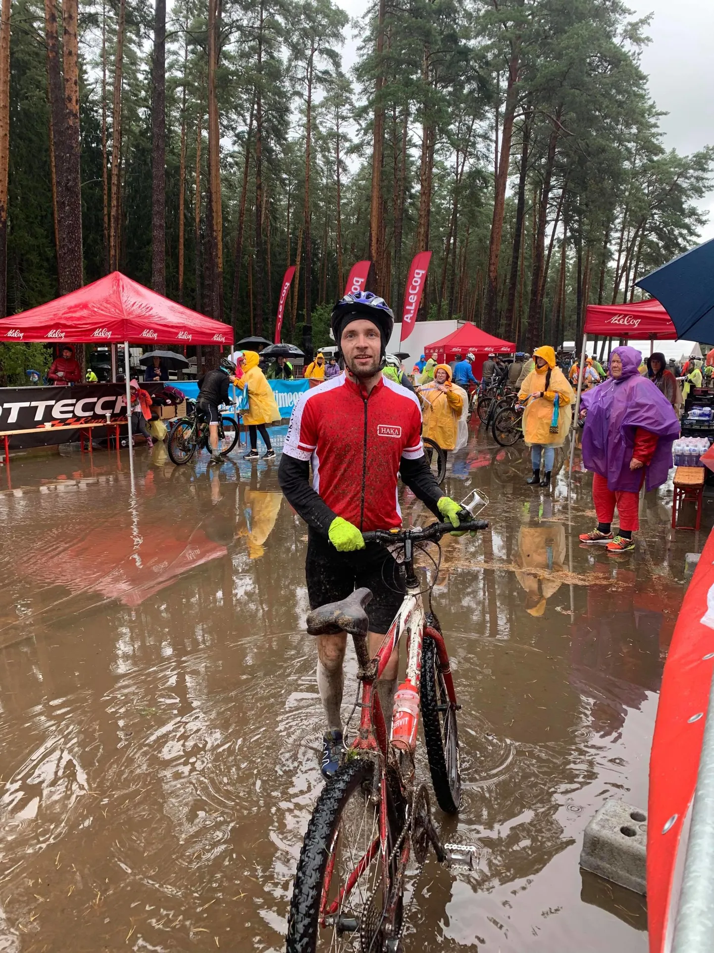 Ultrajooksja Cris Polli võistlusdistantsid algavad tavaliselt sealt, kus teistel tuleb taluvuse piir ette. Asi see siis ühel rattasõidul, kaherattaline käekõrval, 14 kilomeetrit joosta.
