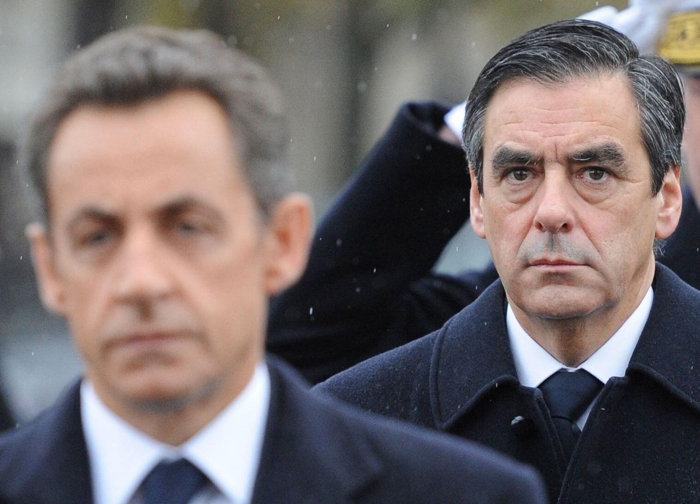 Francois Fillon (tagumine) ja Nicolas Sarkozy