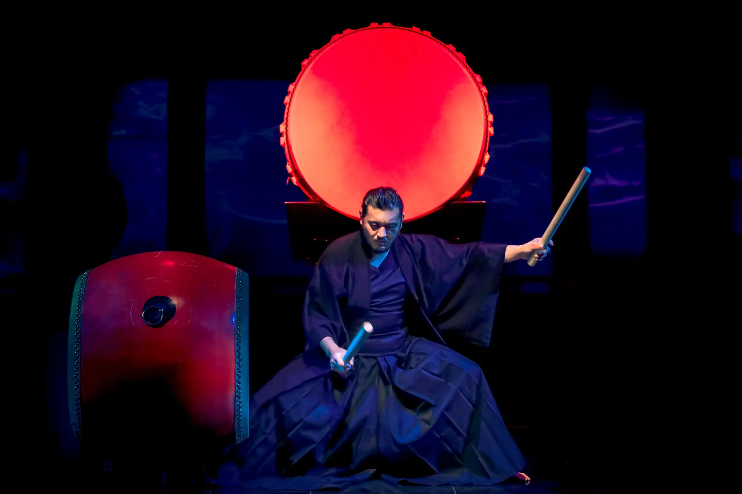 FESTIVALI AVALÖÖGI annab Jaapani taiko-trummide etendus Ninase rannakaitsepatareis 25. juunil.