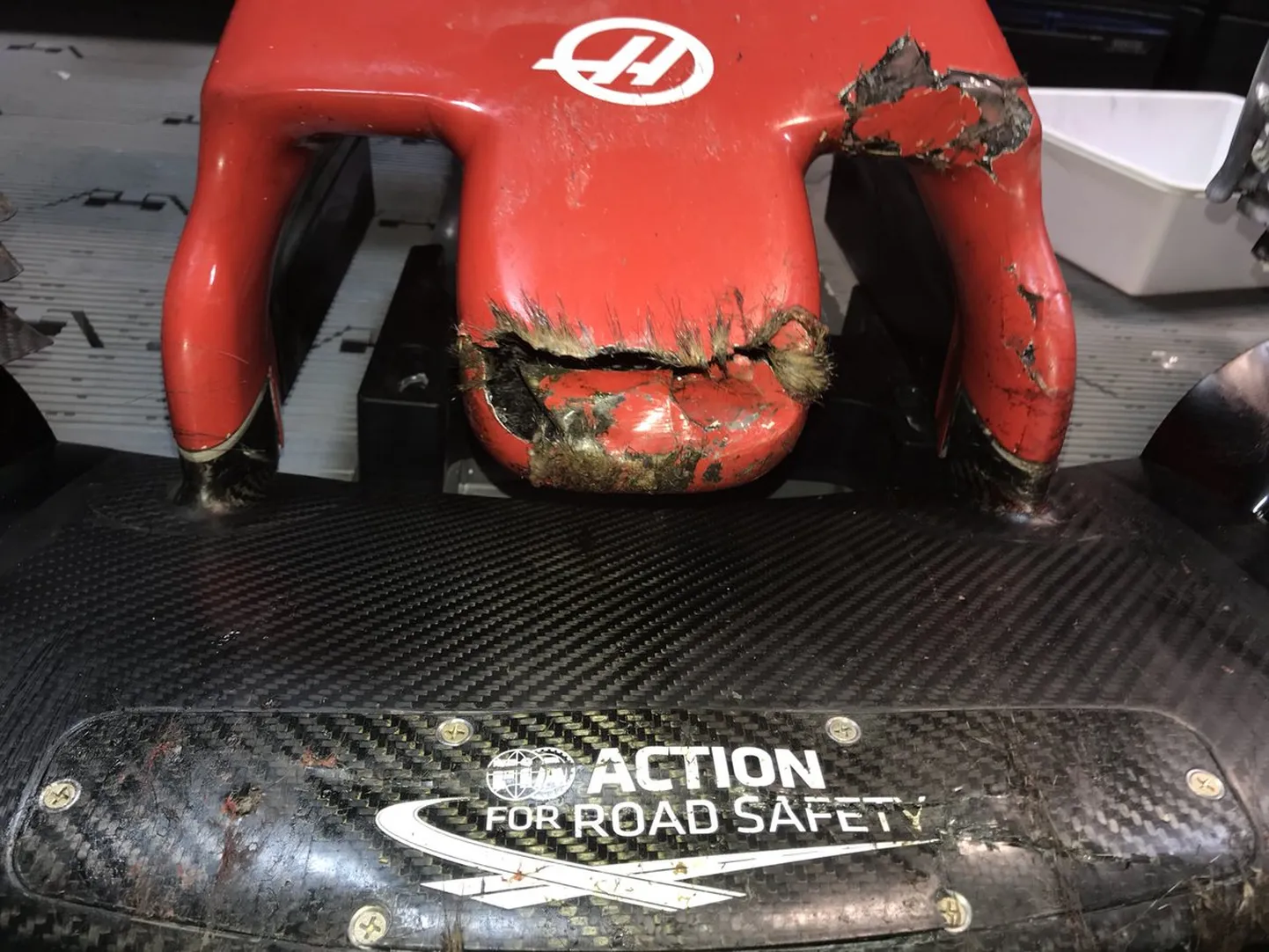 Kokkupõrkes viga saanud Grosjean'i esitiib.