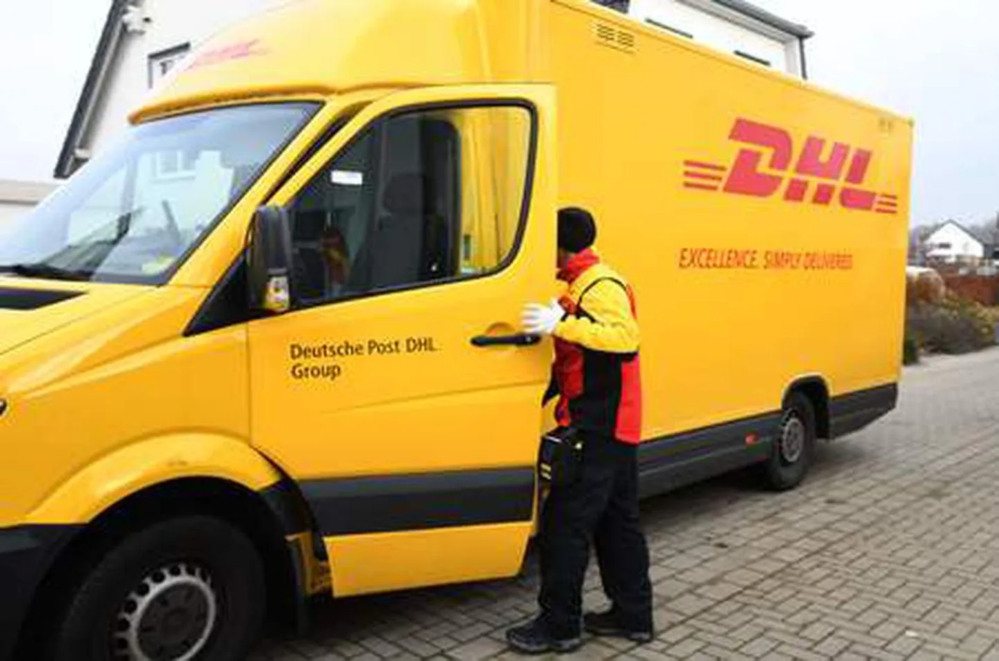 DHL.