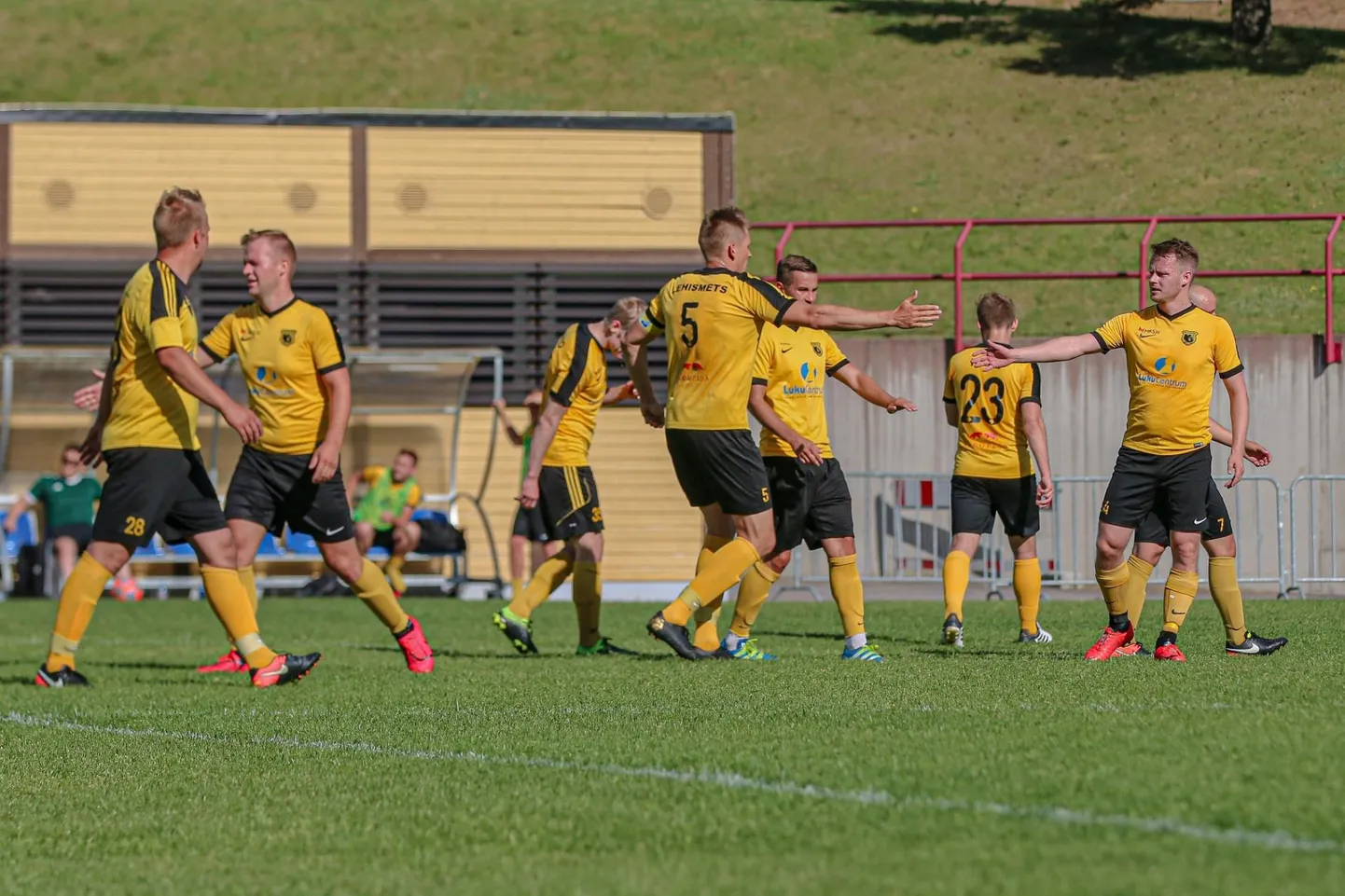 FC Otepää esindus on heitluseks valmis.