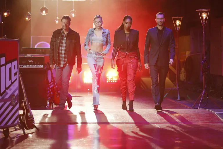 Kohtunikud talendisaates «The Voice - Ameerika hääl» vasakult: Blake Shelton, Miley Cyrus, Jennifer Hudson ja Adam Levine